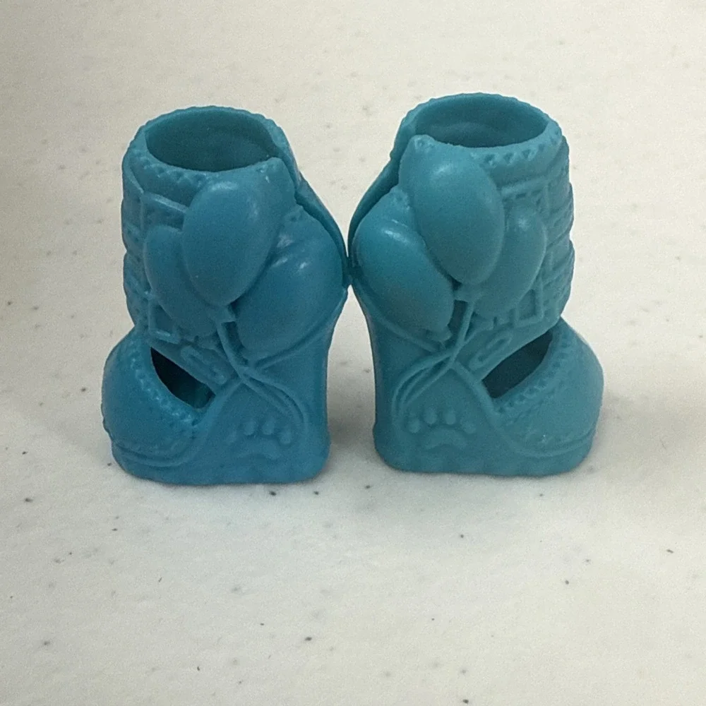 Monster High Doll GHOUL FAIR HOWLEEN WOLF - Replacement BLUE BALLOON BOOTS Shoes
